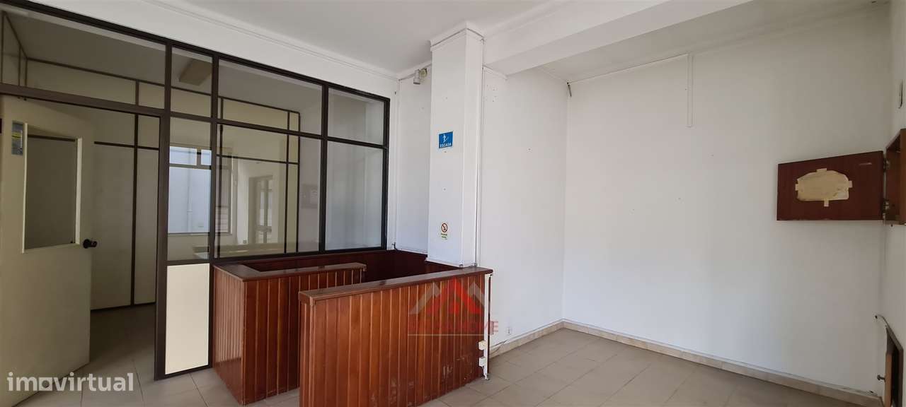 (Investimento) 2 Lojas c/ luz natural + Cave c/ 135M2 - Grande imagem: 4/12