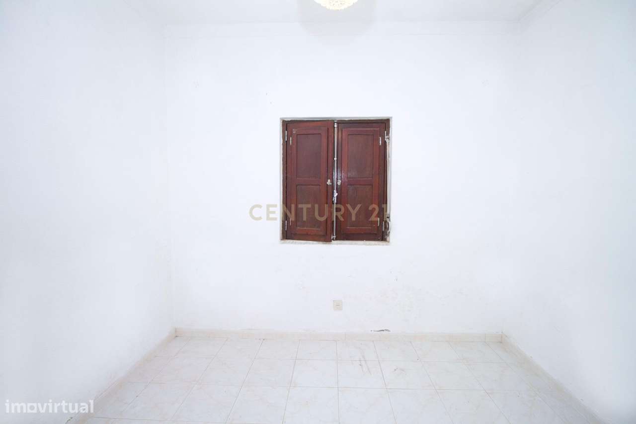 Moradia T2 para Remodelação nas Pontes-25