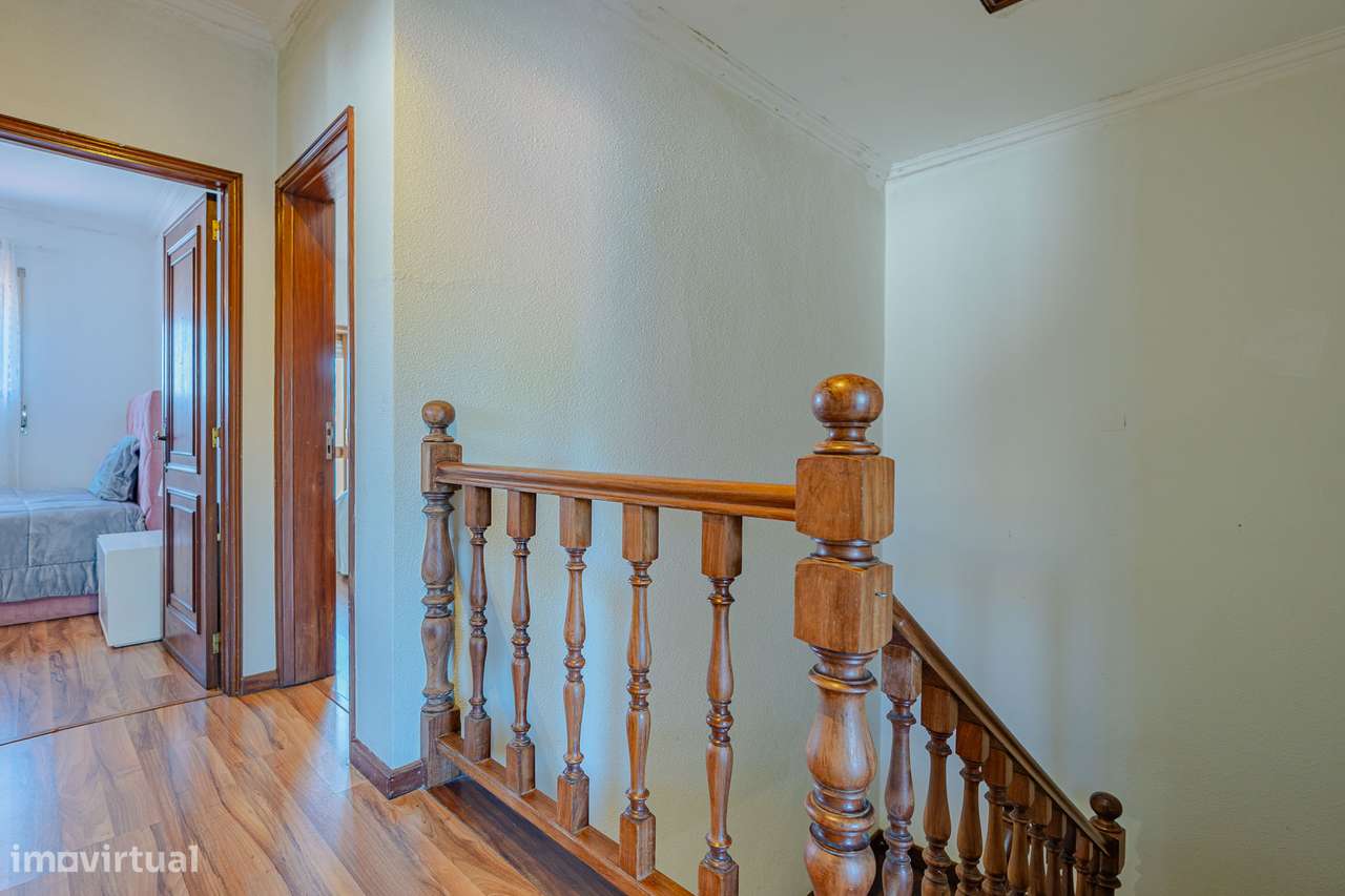 T3 Geminada com jardim, terraço e garagem em Canelas-25