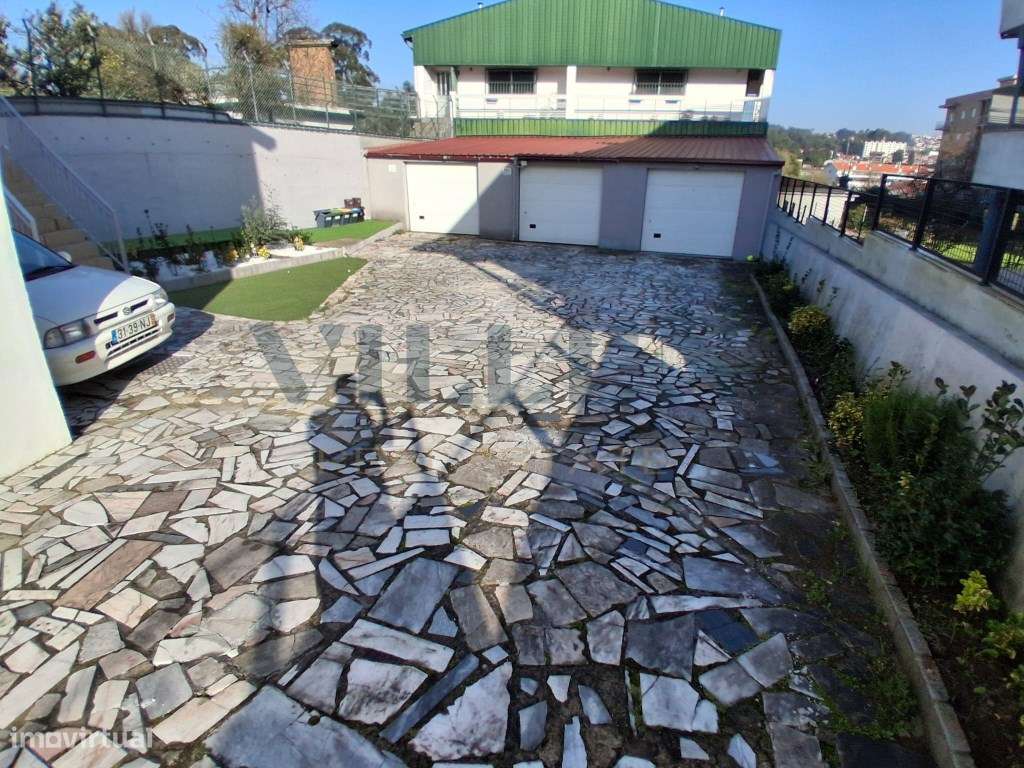 Andar Moradia T3 Renovado com Garagem e 3 Frentes em São Cosme - Go...-34