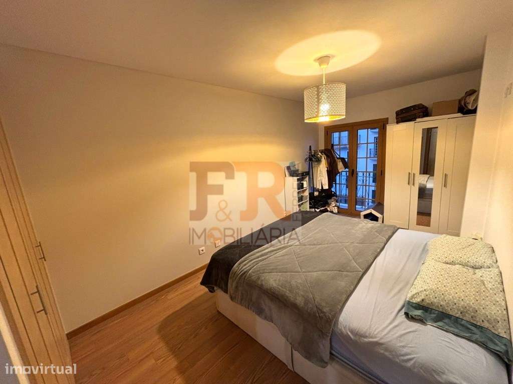 'Excelente' Apartamento T2 Moderno com Varanda ,Parqueamento Amadora-10