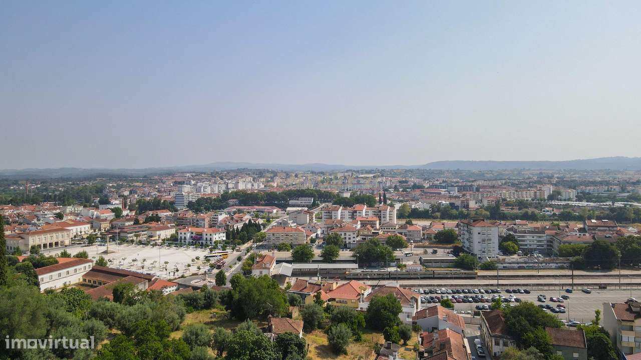 Moradia T2 com Terreno 7600m2 em Tomar-43