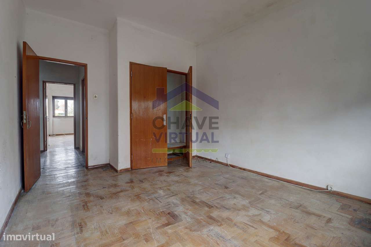 Moradia V4 com Quintal e Sõtão - Centro Bombarral-23