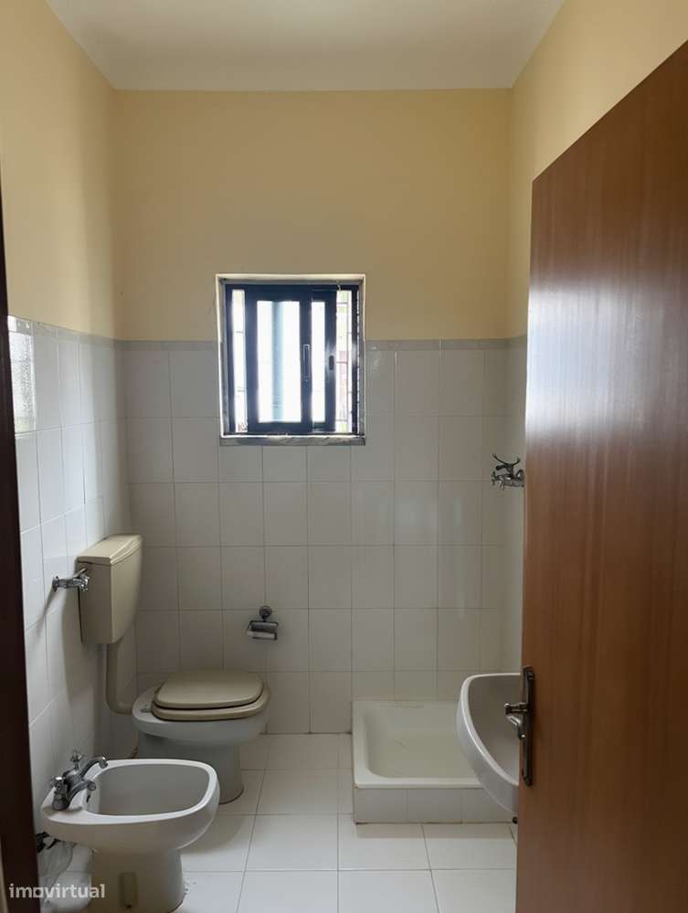 Loja + Garagem no Cartaxo | 76 m² |Comércio ou Potencial Habitação - Grande imagem: 3/9