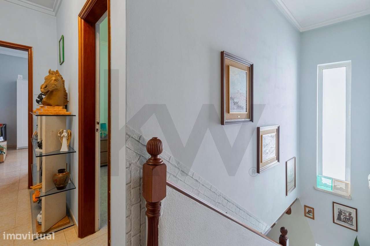 Moradia T3+2 com Piscina e Cave Independente — Quinta do Conde-16