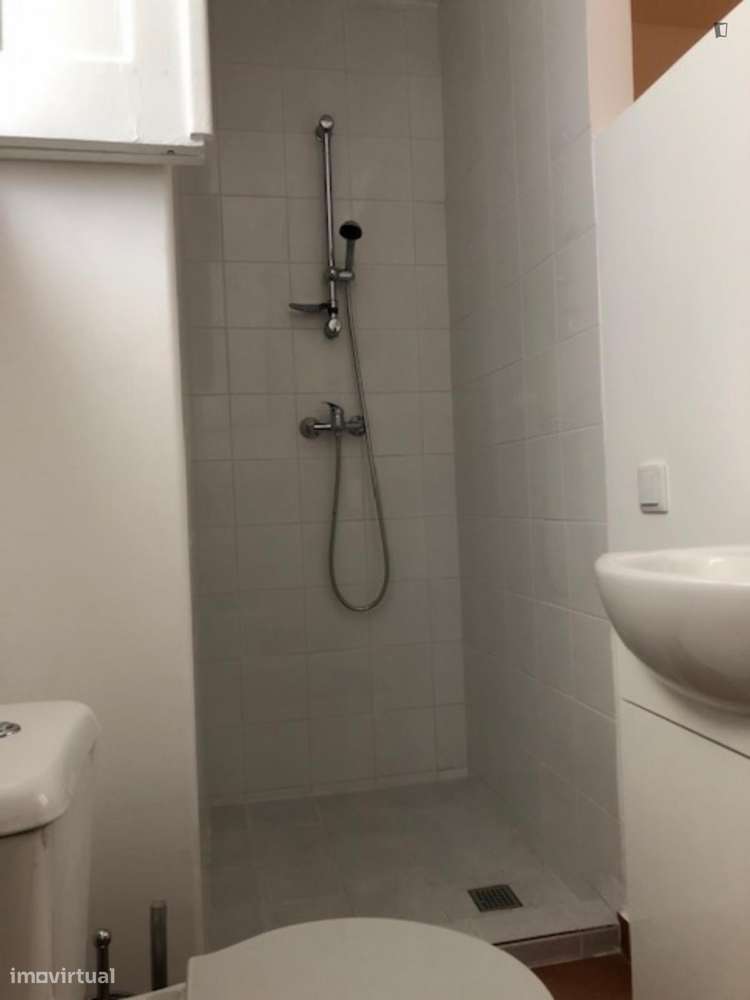 Quarto - localizado em Marquês de Pombal Lisbon - Grande imagem: 4/10