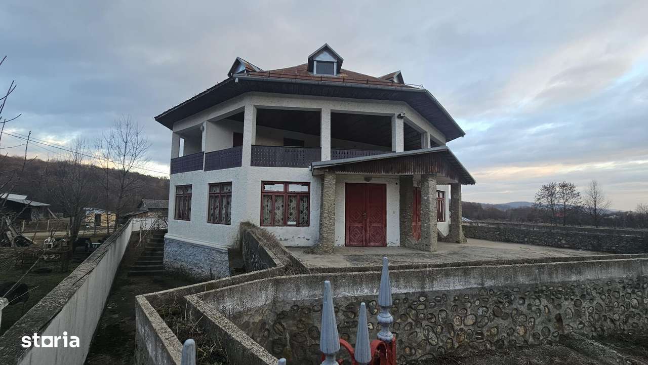 Pensiune în Comuna Alimpești, deschidere la DN - Imagine principală: 2/9