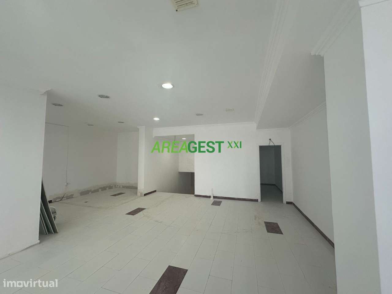 Loja ampla para venda na Costa da Caparica, Almada - Grande imagem: 2/25