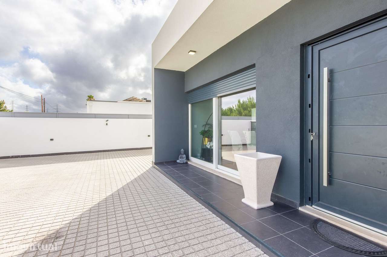 Moradia Térrea de Luxo com Piscina - Qtª Marquesa - Palmela-26