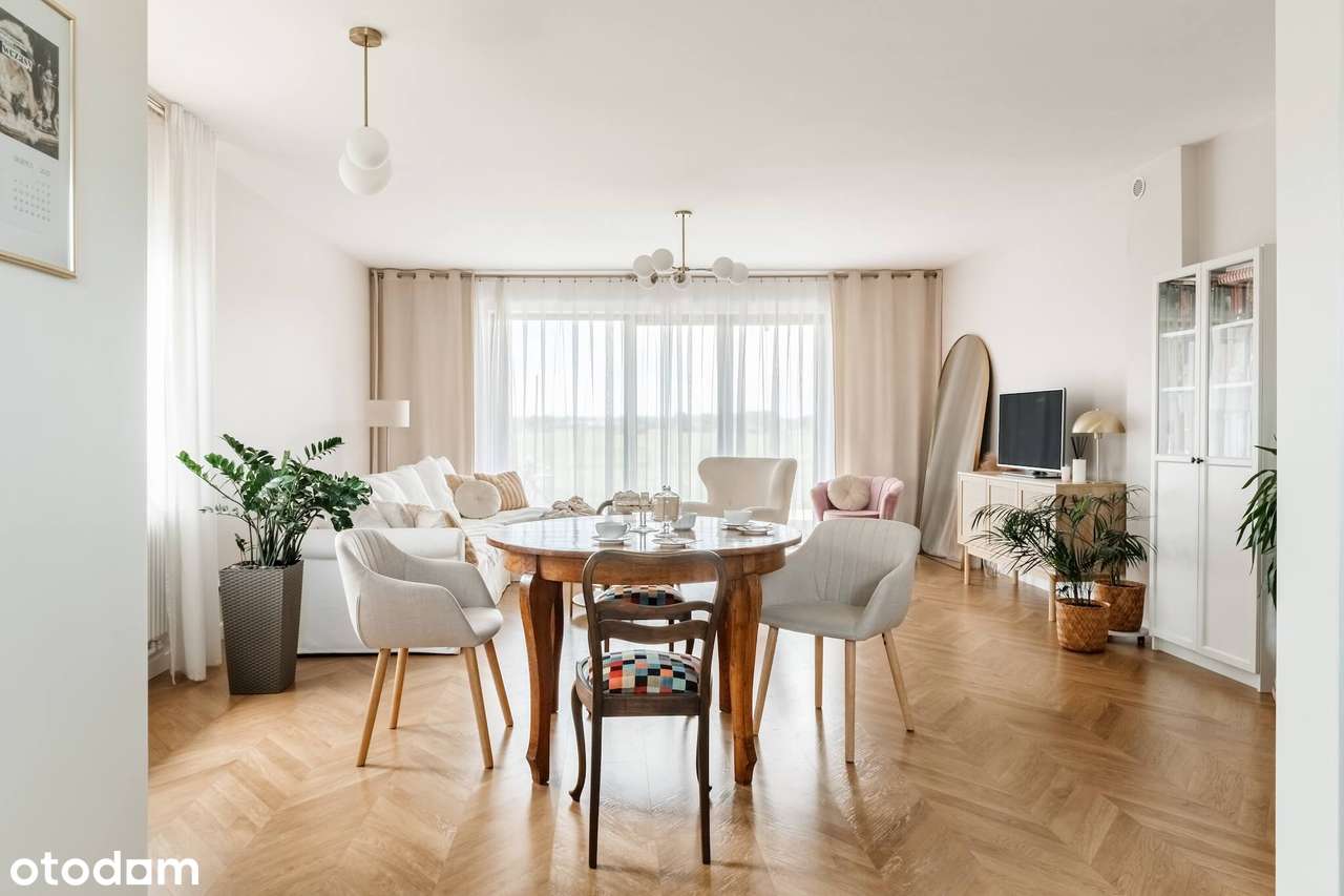 Dom w pięknej okolicy czeka na ubranie choinki. - Pełny obrazek: 5/20