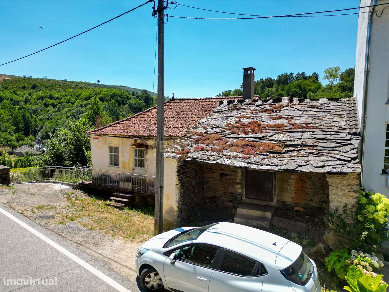Casa para reconstruir na pitoresca aldeia do Portelo, em Bragança - Op - Grande imagem: 3/19