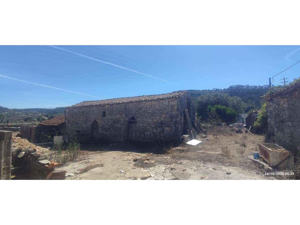 Casas em pedra, localizadas em plena serra D´Aire e Candeeiros, - Grande imagem: 2/27