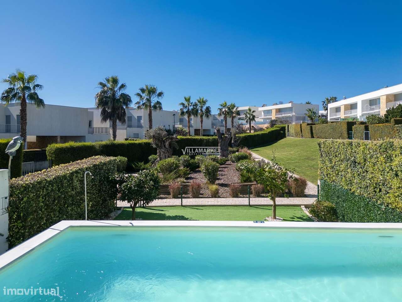 LUXUOSA VILLA V3 + 1 COM PISCINA E GARAGEM PRIVATIVA SITUADA NA CORREE-10