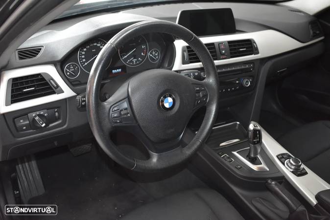 BMW 318 d Auto Exclusive - 27