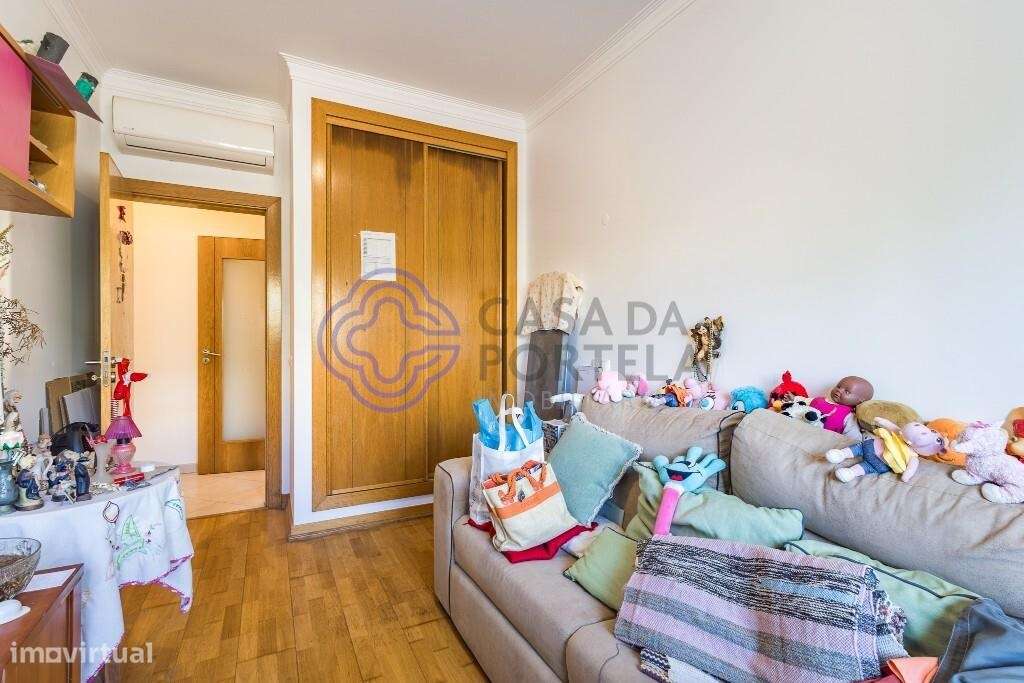 Apartamento T4 com 2 lugares de estacionamento, arrecadação e dois ter-13