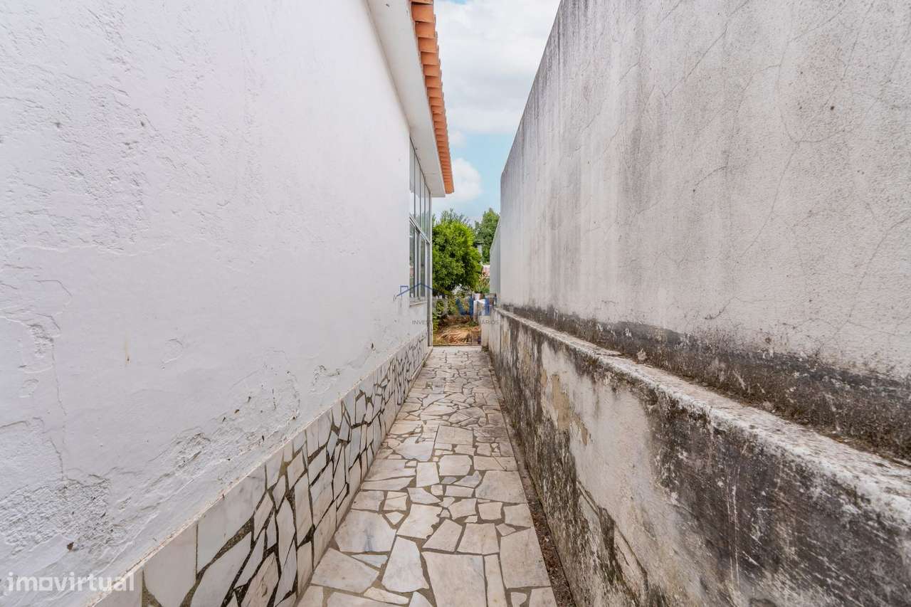 Moradia T2 com quintal no centro do Pinhal Novo, junto a transportes-20