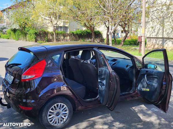 Ford Fiesta 1.25i Ambiente - 12