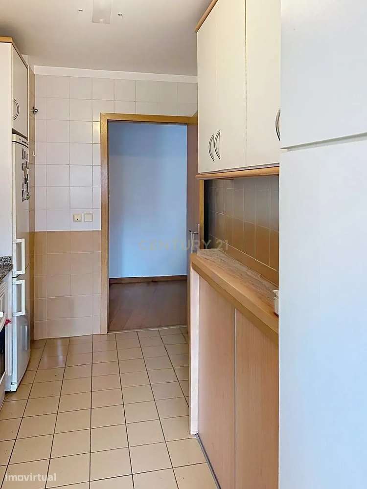 Apartamento T2 com Vista Panorâmica em Beato, com vigilância no condôm-6