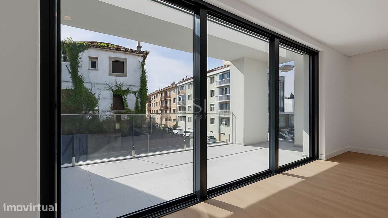 Moradia Geminada T3+1 com Jardim e Três Frentes na Boavista-40