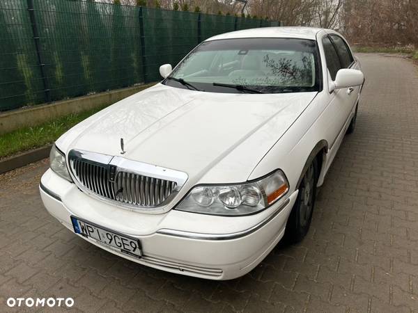 Lincoln Town Car - 4