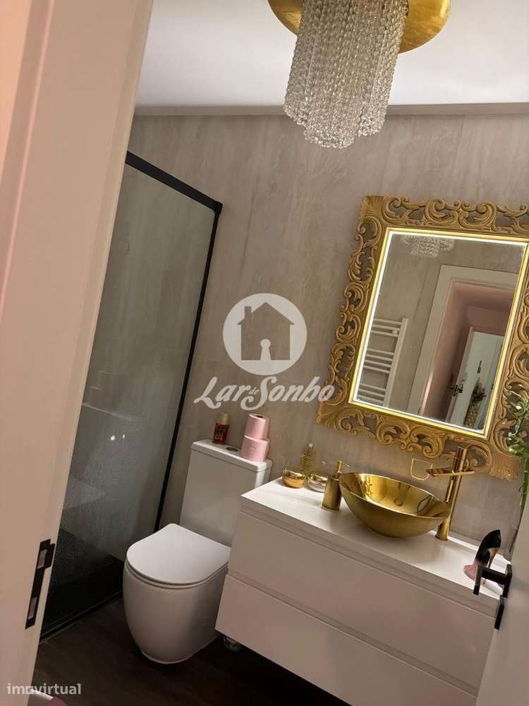 Apartamento T3 localizado em Montes Burgos-2