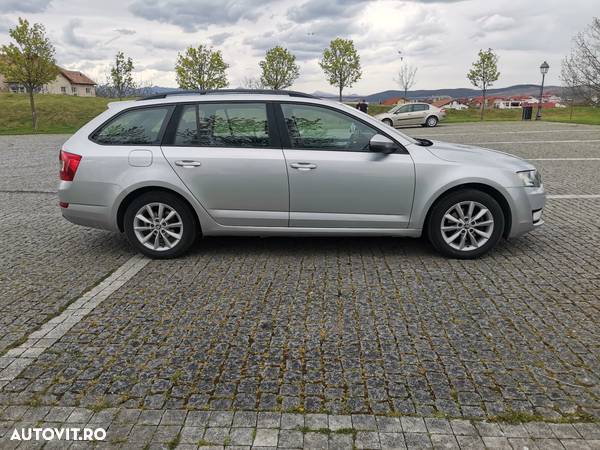 Skoda Octavia Combi 1.6 TDI Ambiente - 6