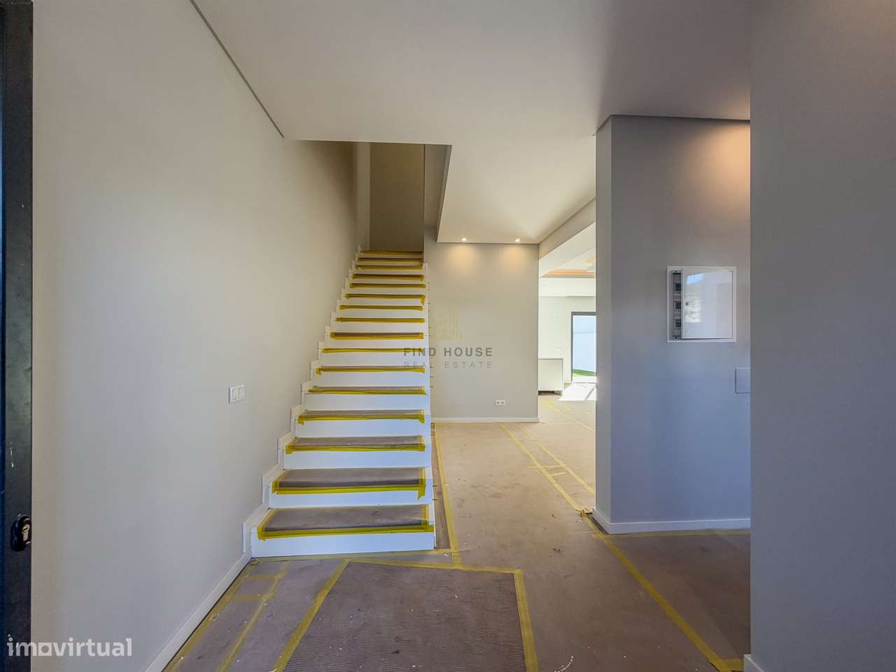 Vende-se Moradia T4 com jardim em Albarraque-8