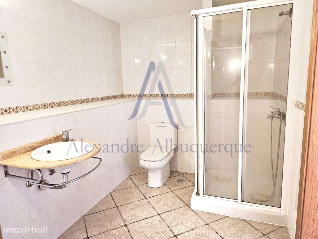 Moradia Isolada com Piscina T3+2-38