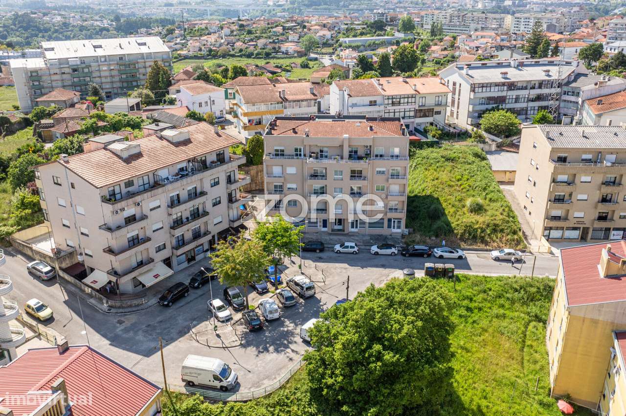 Apartamento T2 com Lugar de Garagem e Varanda em Valbom - Grande imagem: 5/51