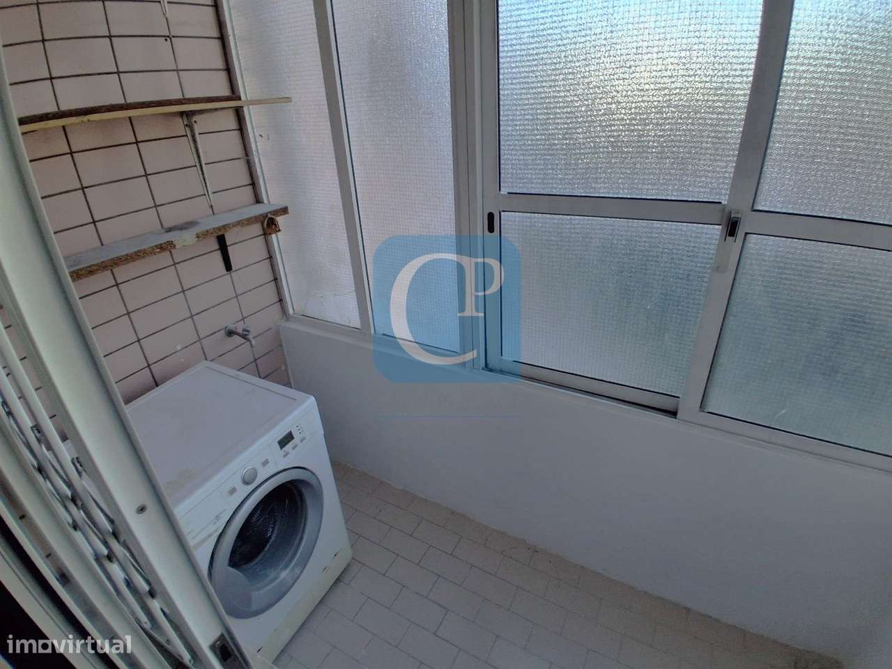 Apartamento T2 com varanda à estação do Metro de Campainha, Baguim do-16