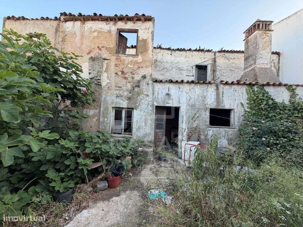 Moradia para Reabilitação Total no Centro da Vila de Cuba-7