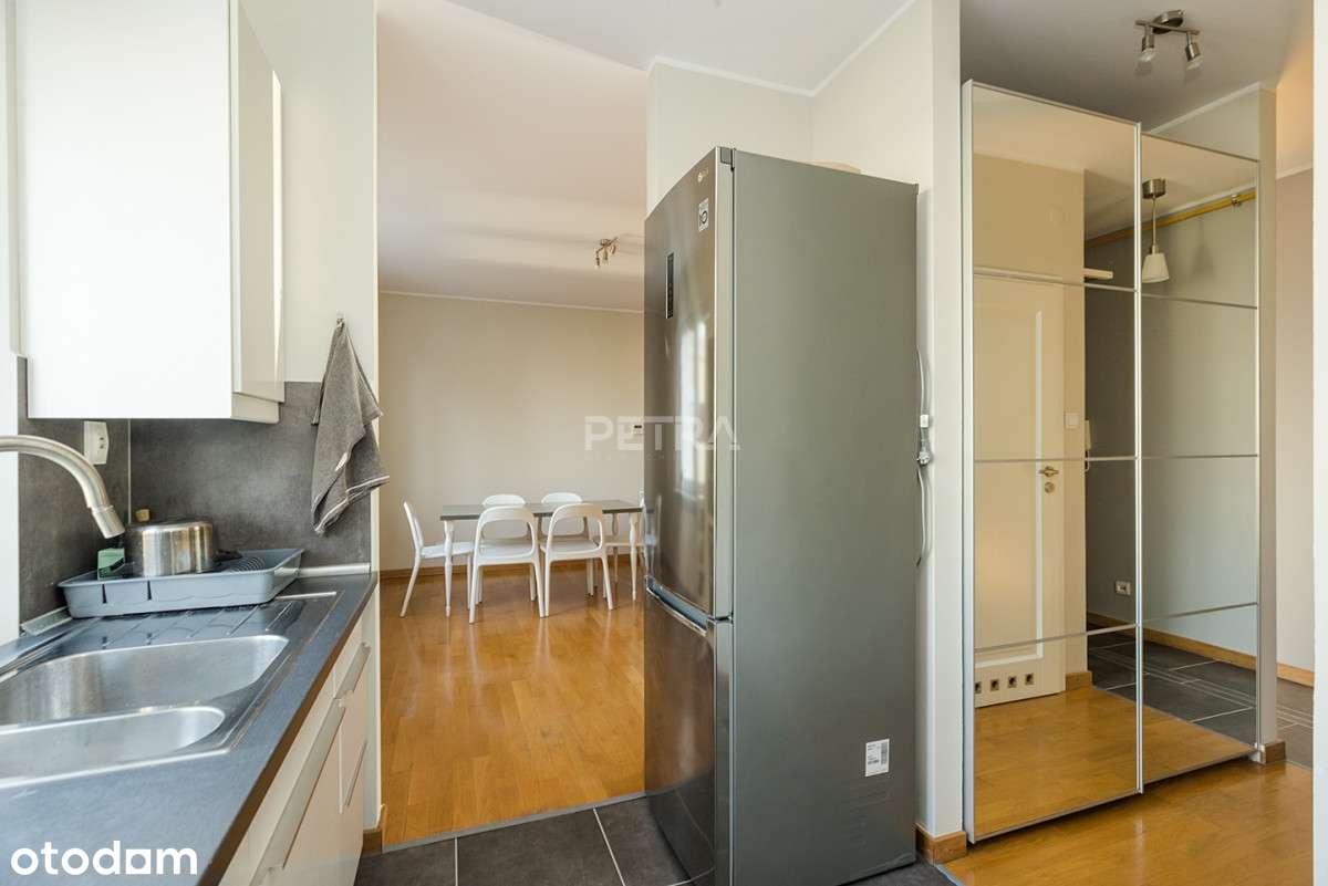 Dwupoziomowe mieszkanie przy stacji metra-4