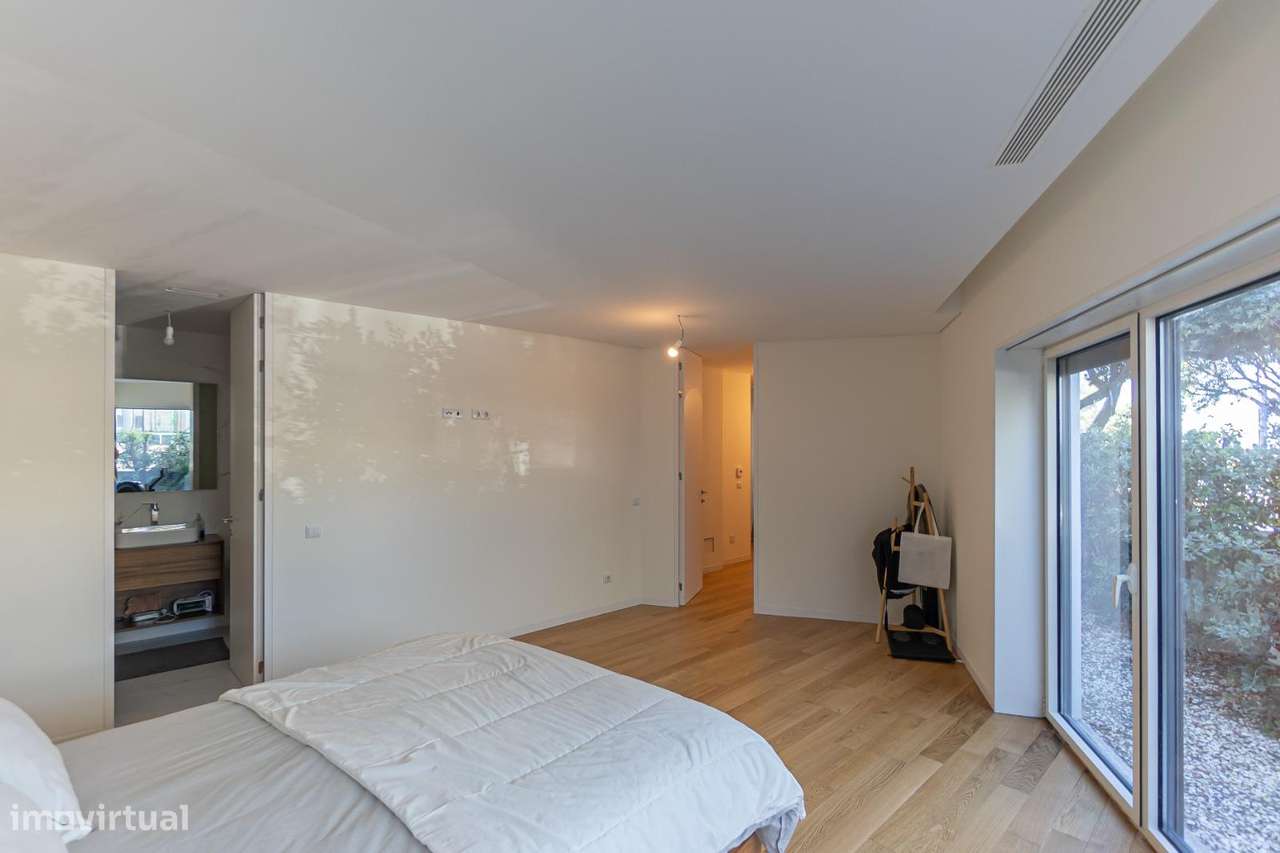 Moradia T3, em Leça da Palmeira na 1ª Linha de Mar-11