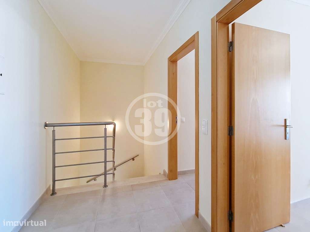 Bonita moradia em banda com 2 quartos, em condominio fechado com gr...-11