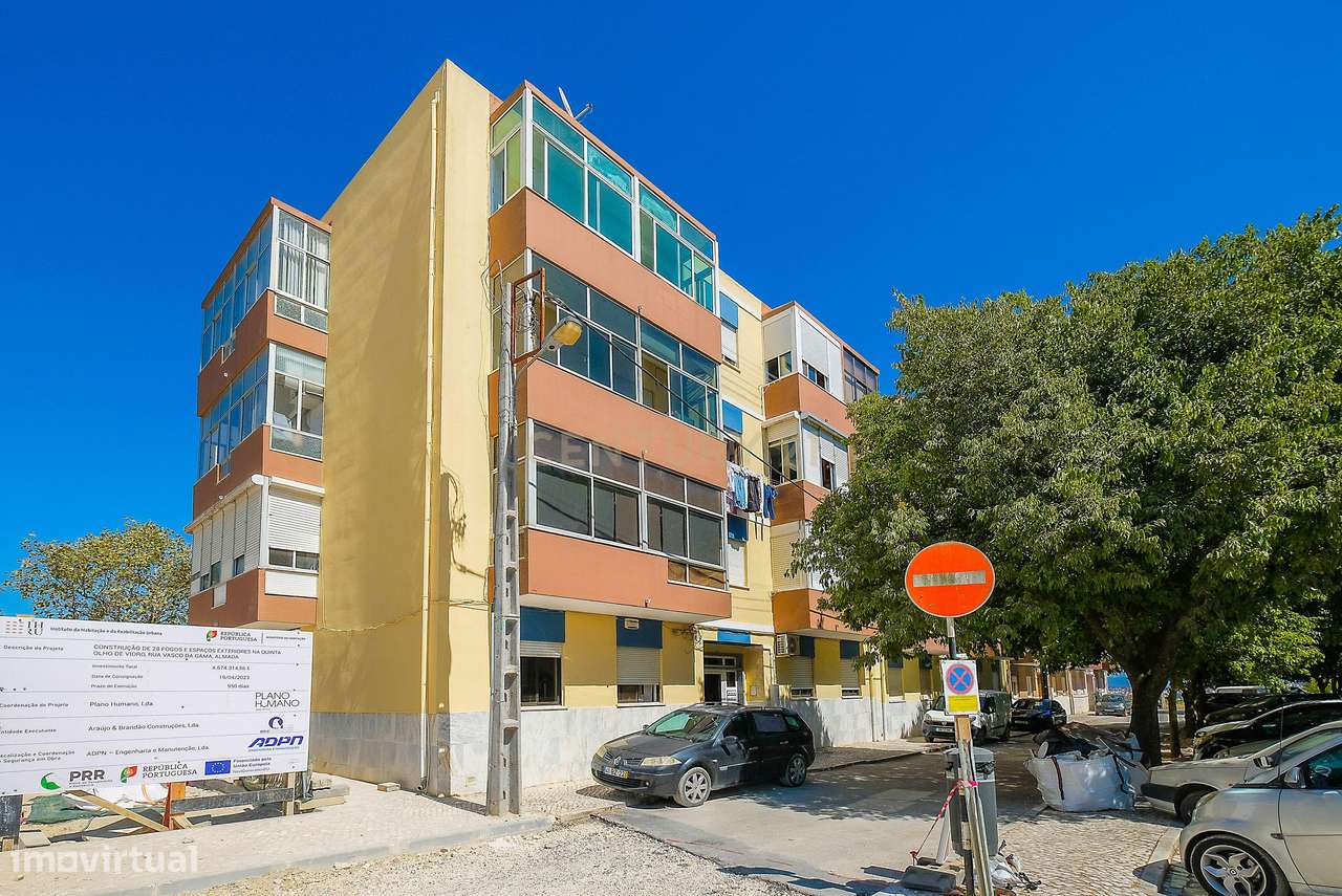 Apartamento T3  remodelado no Pragal-30