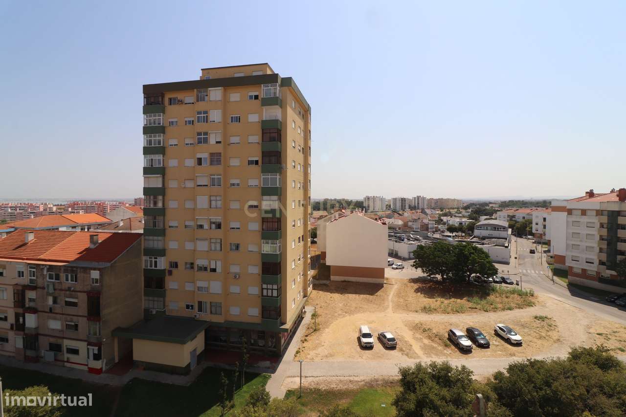 Apartamento T2 em Excelente Estado – Casquilhos, Barreiro-14