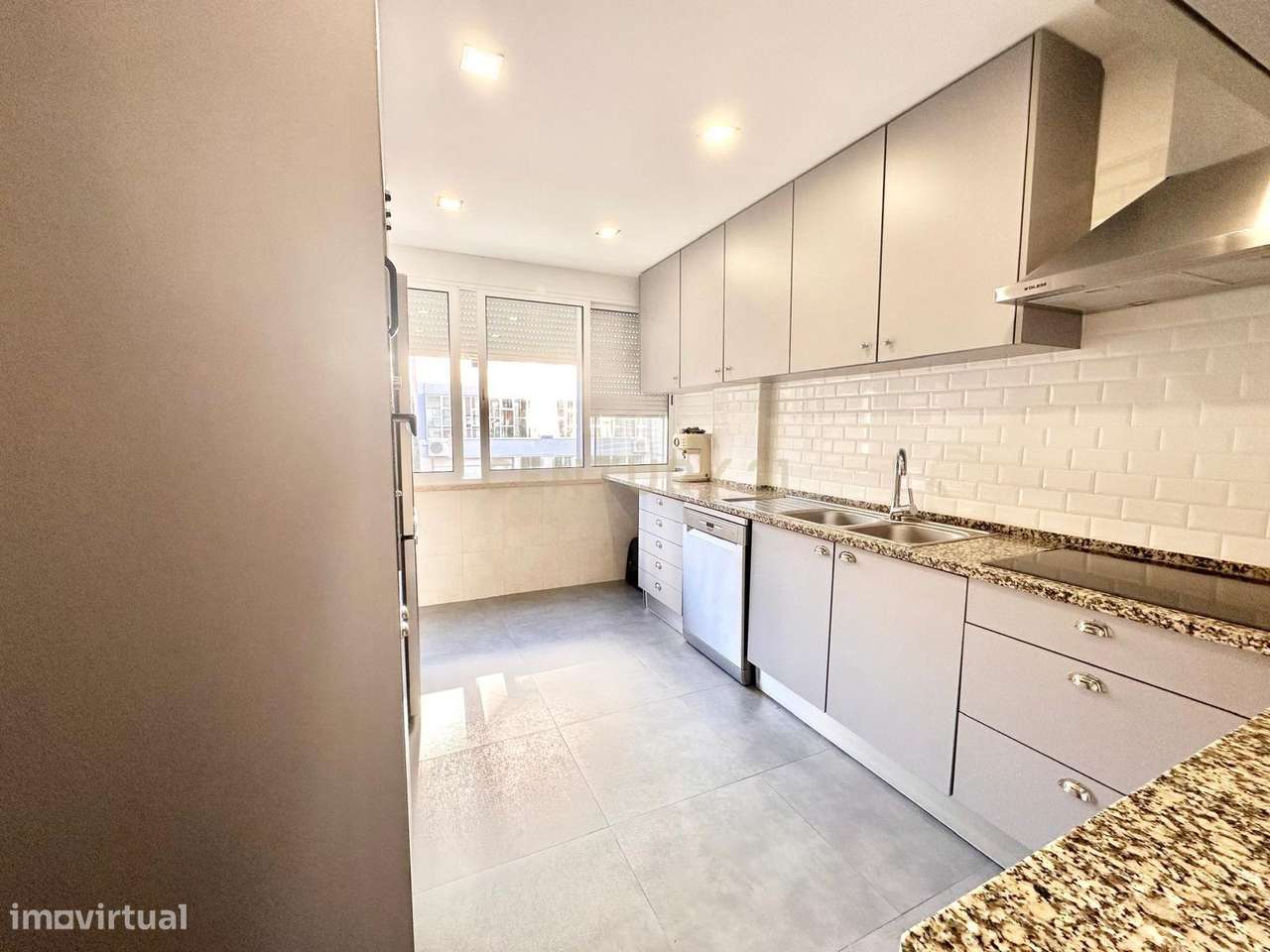 Apartamento T2 Remodelado para Arrendamento – Travessa dos Fornos - Aj - Grande imagem: 2/29