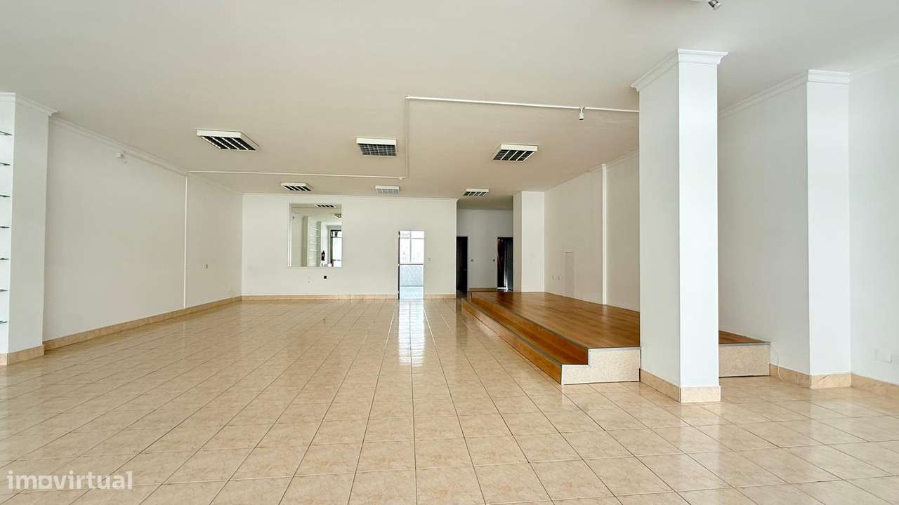 Loja com 135m2 em Ermesinde-3