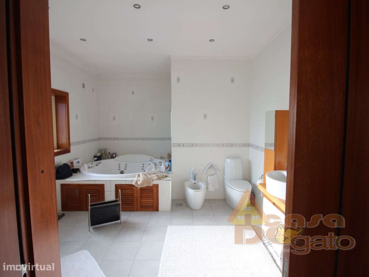 Moradia de 4 frentes com cave de 700 M2-34