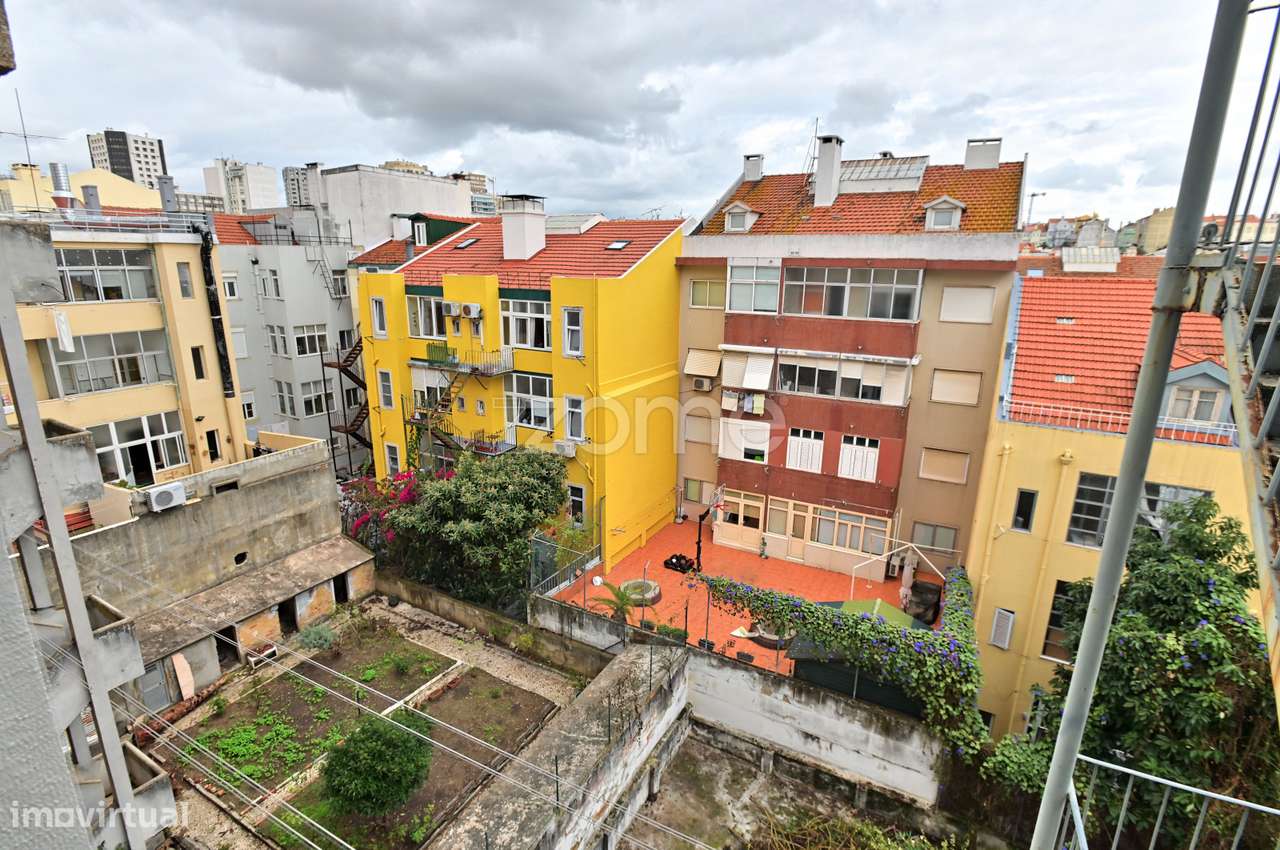 Apartamento T2+1 Renovado na Avenida Almirante Reis-20