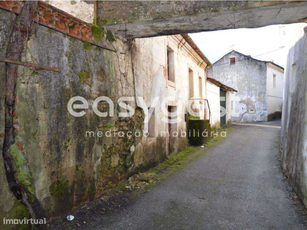 Propriedade com duas moradias, garagem e terreno com água em Sardoal - Grande imagem: 4/22