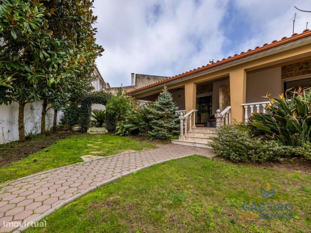 Moradia T2 + 1 com Jardim e Churrasqueira a 5 Minutos da Praia - Grande imagem: 2/42