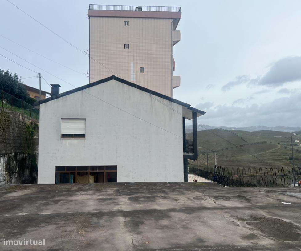 Moradia T4 com 3 LOJAS AREENDADAS E GRANDES TERRAÇOS - Peso da Régua-25