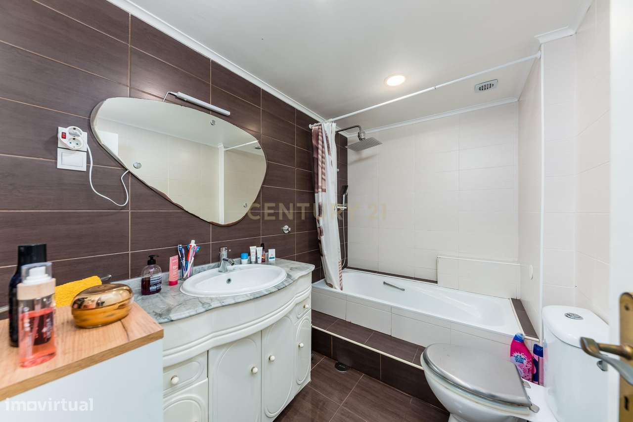 Apartamento T3 à Venda em Almada, Laranjeiro-13