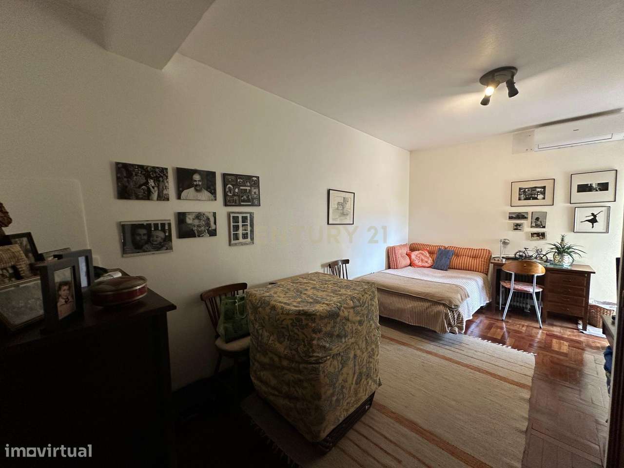 CAPARIDE-Moradia com 3 apartamentos independentes-34