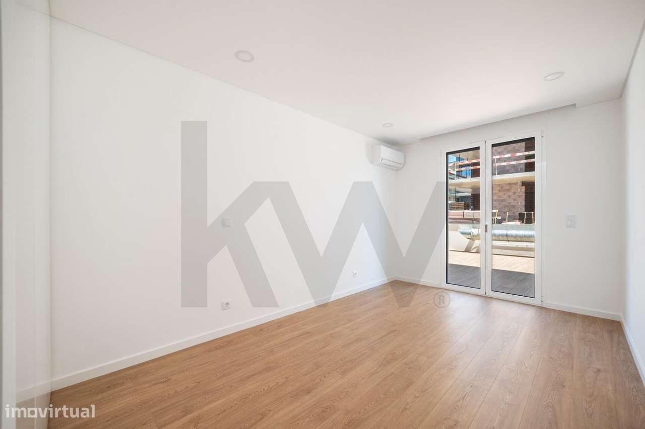 Luminoso Apartamento T2 NOVO com Terraço e Garagem Fechada — Quinta de-7