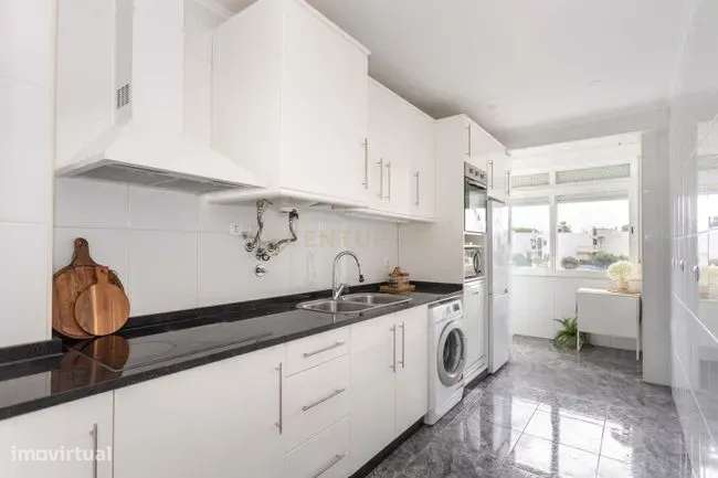 APARTAMENTO | 2 Quartos | 1 Casa de Banho | Renovado | Arrecadação | �-12