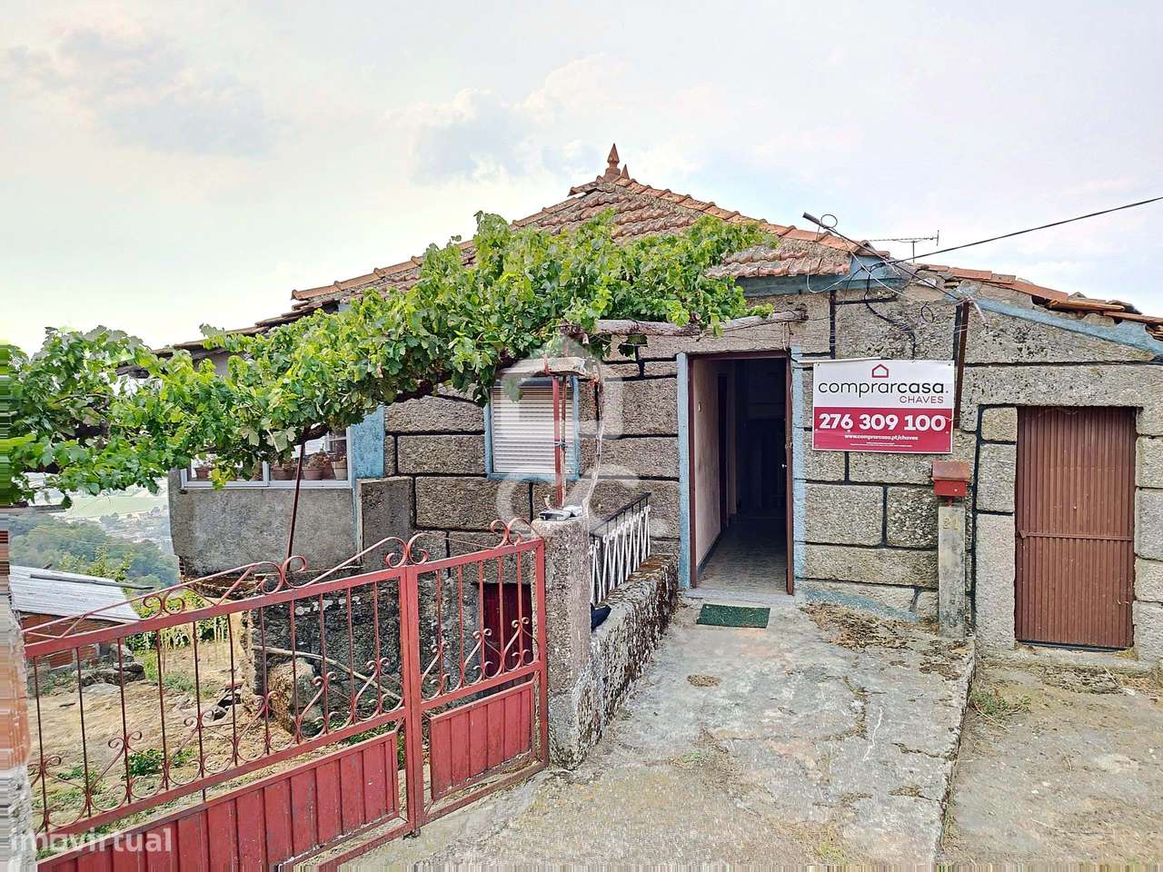 Duas moradias para restaurar com terreno envolvente, logradouro, com v - Grande imagem: 4/42