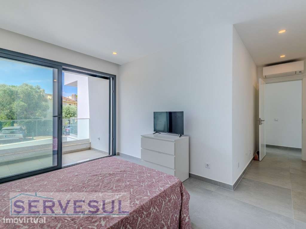 Moradia Moderna Geminada composta por 4 quartos e piscina privada, ...-38