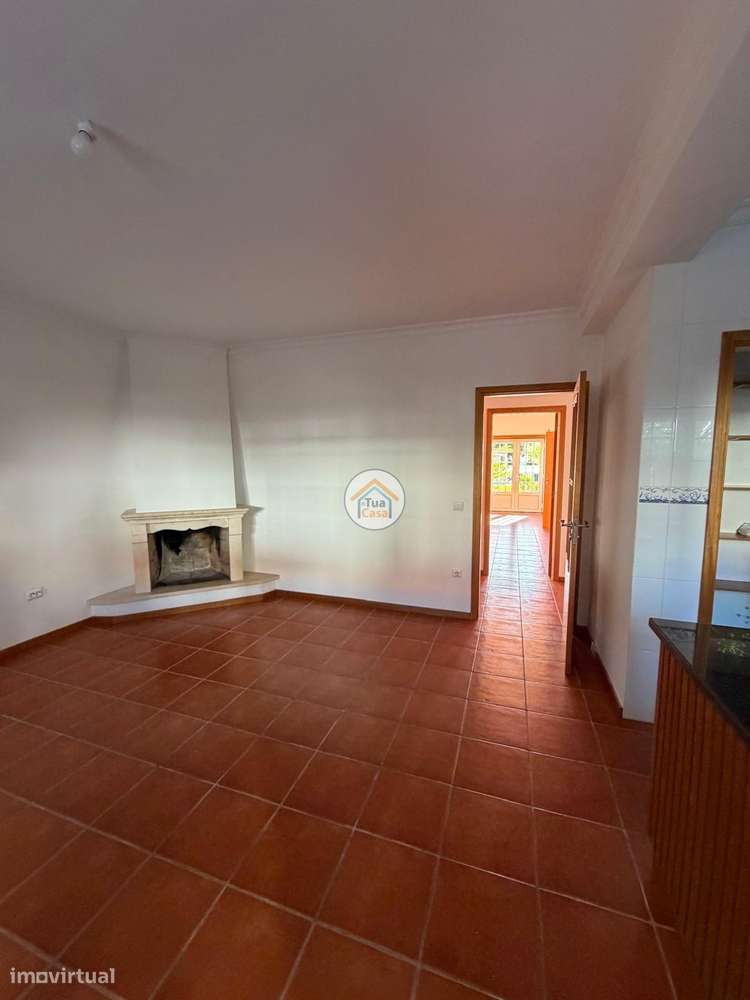 Moradia T4 no centro de Cantanhede com dois pisos e terraço.-47